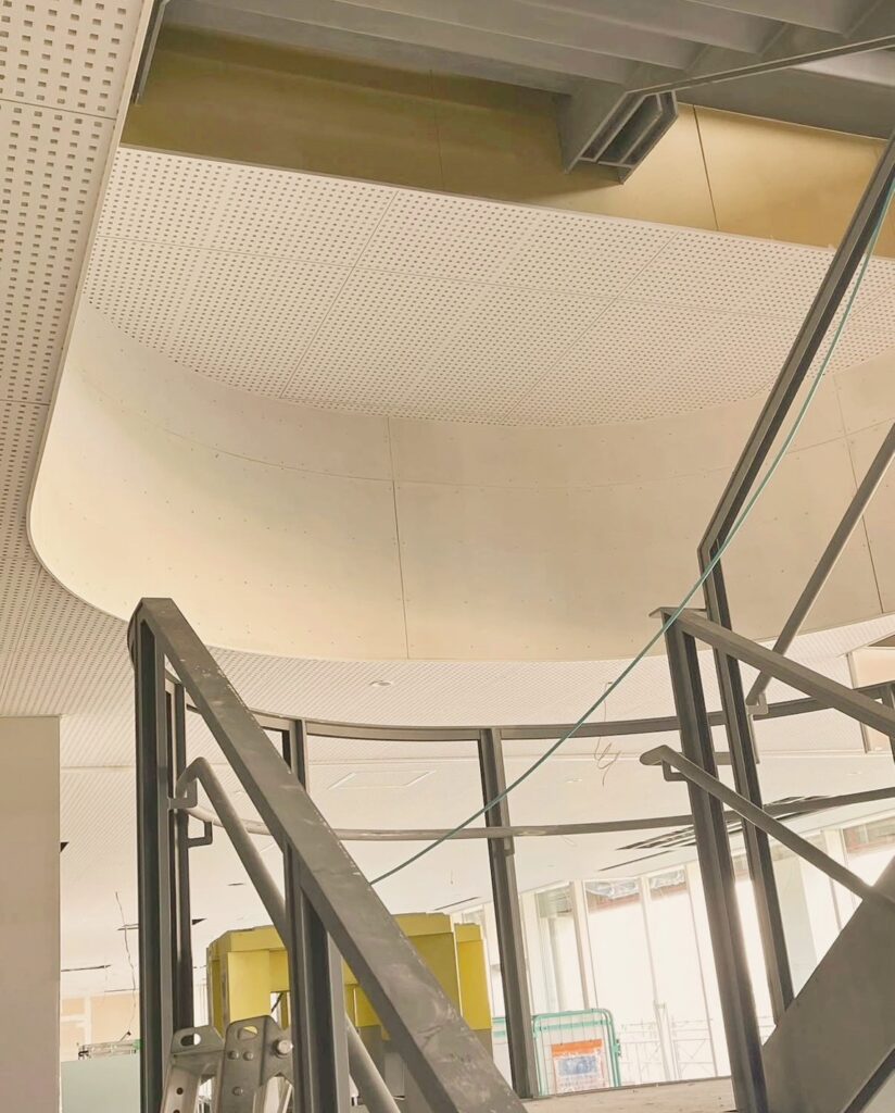 大阪府 公共施設 スクエアトーン天井・FGボード壁面施工｜出口建装